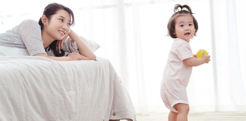 พัฒนาการของเด็กวัยหัดเดิน ช่วงอายุ 12-18 เดือน มีอะไรบ้าง?