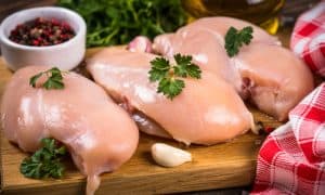 อกไก่ ดีต่อสุขภาพยังไง ทำไมเราถึงควรกิน เนื้ออกไก่ เป็นประจำ